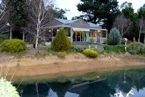 Still Waters - Accommodation Sunshine Coast 6