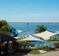 Lake Edge Resort - Accommodation Sunshine Coast