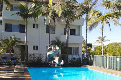 Ocean Side Hawks Nest - Accommodation Sunshine Coast 2