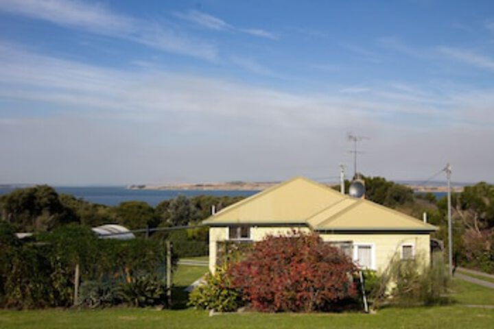 Lady Barron TAS Accommodation Sunshine Coast