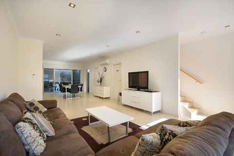 The Block Views Apartments Victor Harbor - Accommodation Sunshine Coast 2