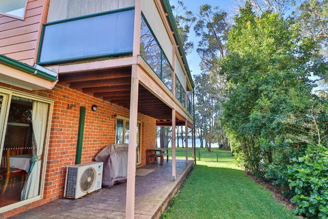 Kingfisher LakeHouse - Accommodation Sunshine Coast 1
