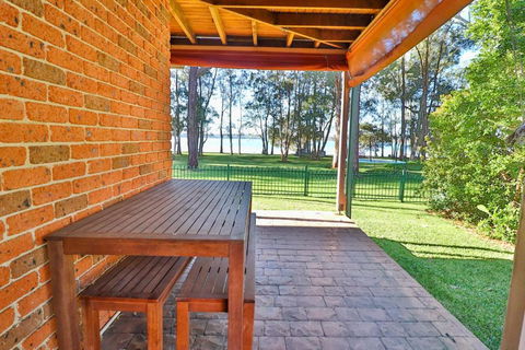Kingfisher LakeHouse - Accommodation Sunshine Coast 2