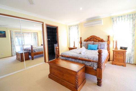 Kingfisher LakeHouse - Accommodation Sunshine Coast 4