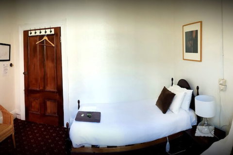 Corner Hotel Alexandra - Accommodation Sunshine Coast 1