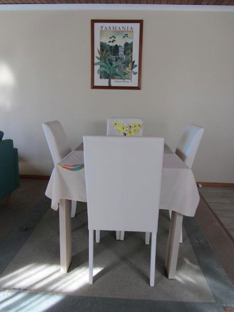 Elm Trees Accommodation At Ross - Accommodation Sunshine Coast 1