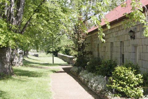 Elm Trees Accommodation At Ross - Accommodation Sunshine Coast 5