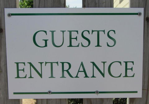 Elm Trees Accommodation At Ross - Accommodation Sunshine Coast 4