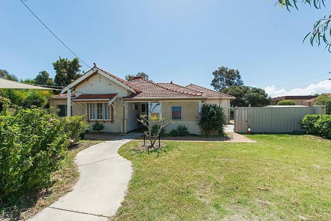 Victoria Park Lodge - Hostel - Accommodation Sunshine Coast 1