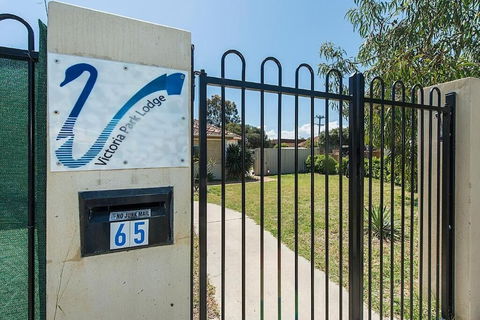 Victoria Park Lodge - Hostel - Accommodation Sunshine Coast 2