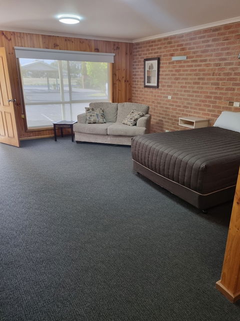 Country Roads Motor Inn Naracoorte - Accommodation Sunshine Coast 6
