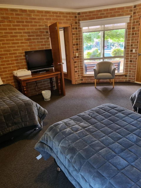 Country Roads Motor Inn Naracoorte - Accommodation Sunshine Coast 4