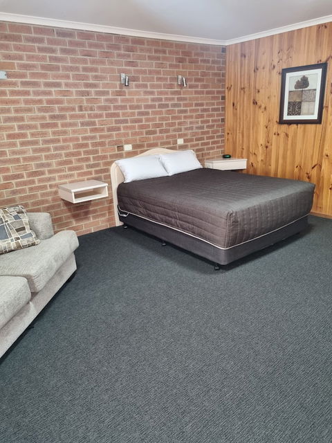 Country Roads Motor Inn Naracoorte - Accommodation Sunshine Coast 5