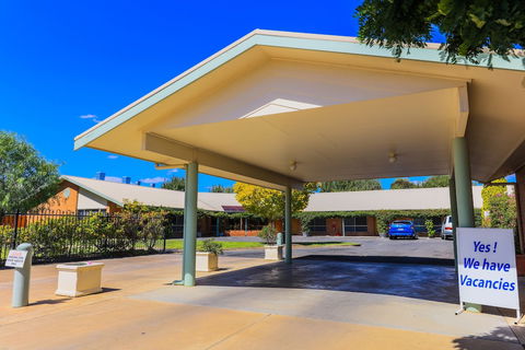 Country Roads Motor Inn Naracoorte - Accommodation Sunshine Coast 1