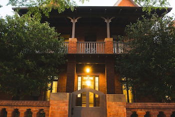 The Houston - Accommodation Sunshine Coast 4