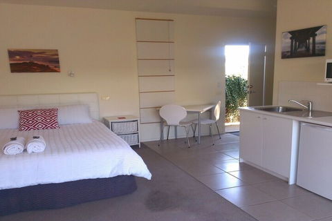 Springtide Studio Apartments - Accommodation Sunshine Coast 7