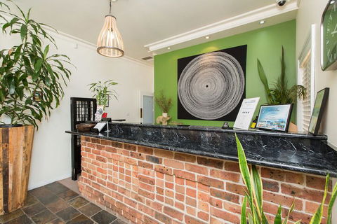 Lincoln Cottage Motor Inn - Accommodation Sunshine Coast 2