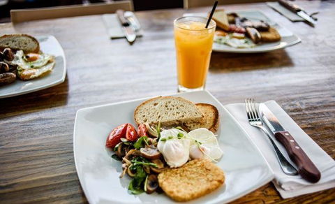 Waterfront Grill - Accommodation Sunshine Coast 8