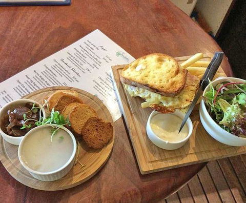 A Salt & Battery - Accommodation Sunshine Coast 7