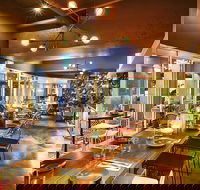 Henrys - Accommodation Sunshine Coast