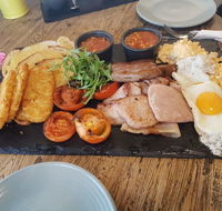 Warnies Cafe - Accommodation Sunshine Coast