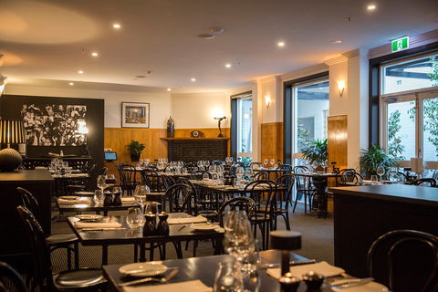 Deco Wine Bar And Restaurant - Accommodation Sunshine Coast 0