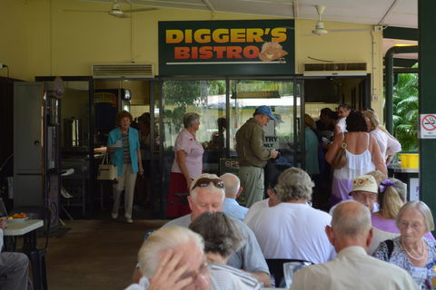 303 Bar And Diggers Bistro - Accommodation Sunshine Coast 2