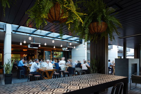 Ostani Lounge, Bar & Restaurant - Accommodation Sunshine Coast 1