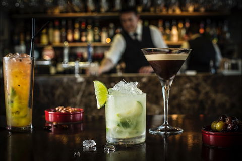 Ostani Lounge, Bar & Restaurant - Accommodation Sunshine Coast 2