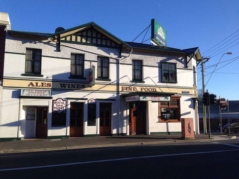 The Royal Oak - Accommodation Sunshine Coast 0