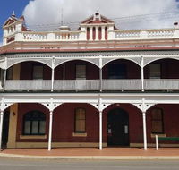 Castle Hotel Bistro - Accommodation Sunshine Coast