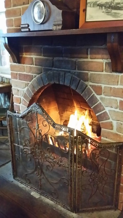 Spencers Brook Tavern - Accommodation Sunshine Coast 3