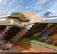 Jennacubbine Tavern - Accommodation Sunshine Coast