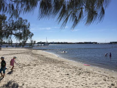 Cafe 7 Paradise Point - Accommodation Sunshine Coast 0