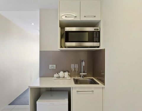 CBD Executive Apartments - Accommodation Sunshine Coast 5