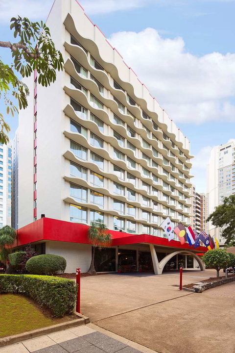 Royal on the Park - Accommodation Sunshine Coast 0