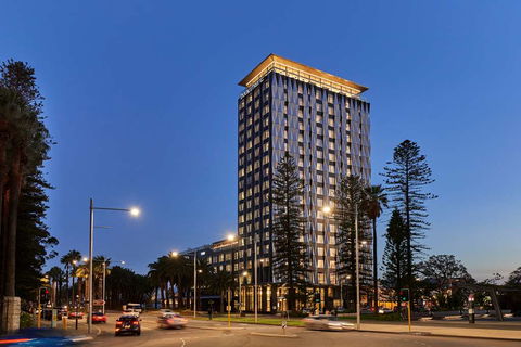 DoubleTree By Hilton Perth Waterfront - Accommodation Sunshine Coast 1