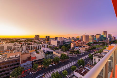 Tom's Court Hotel - Accommodation Sunshine Coast 3