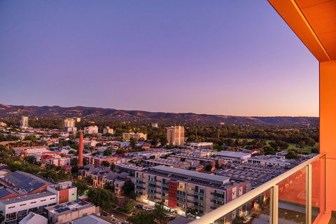 Tom's Court Hotel - Accommodation Sunshine Coast 4