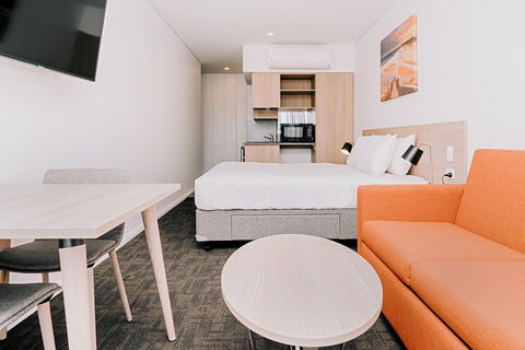 Tom's Court Hotel - Accommodation Sunshine Coast 8