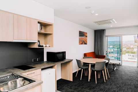 Tom's Court Hotel - Accommodation Sunshine Coast 14
