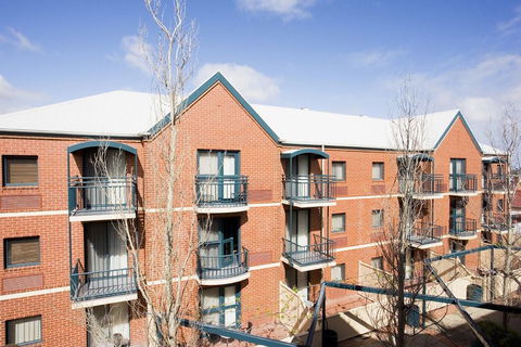 BreakFree Adelaide On Hindley - Accommodation Sunshine Coast 0
