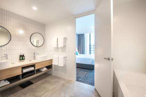 Crowne Plaza Adelaide - Accommodation Sunshine Coast 11