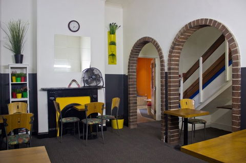 Adelaide Travellers Inn - Accommodation Sunshine Coast 0