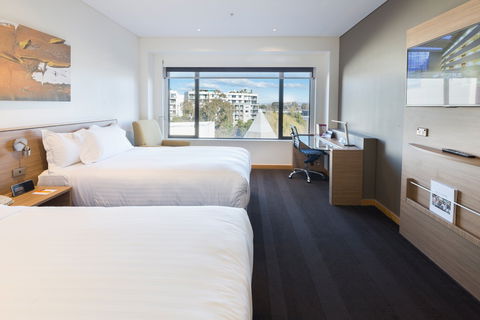Crowne Plaza Canberra - Accommodation Sunshine Coast 6
