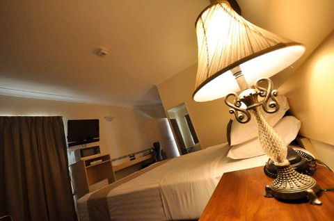 Emerald Maraboon Motor Inn - Accommodation Sunshine Coast 4