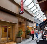 Causeway Inn On The Mall - Accommodation Sunshine Coast