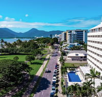 Holiday Inn Cairns Harbourside - Accommodation Sunshine Coast