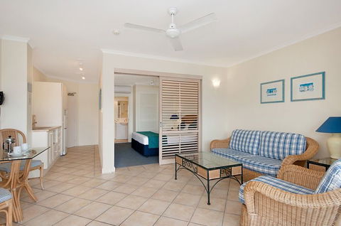 Macrossan House Boutique Holidays Apts - Accommodation Sunshine Coast 2