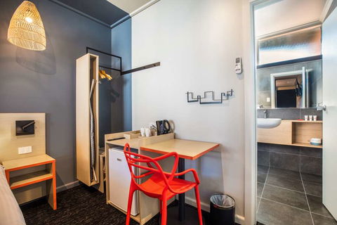 Monash Hotel - Accommodation Sunshine Coast 2